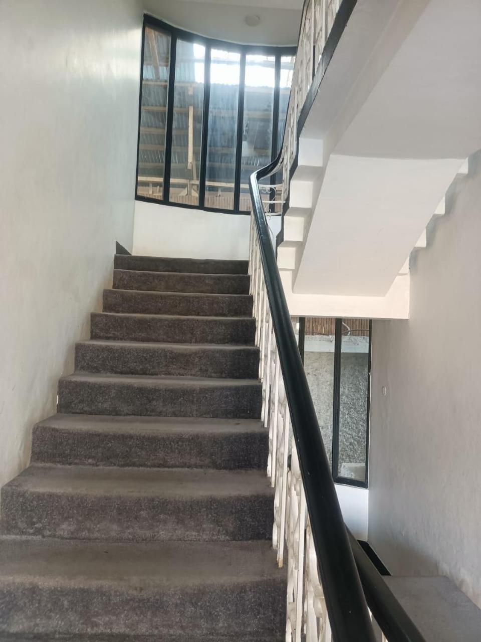 Hotel Zoz Jhelum River Srinagar (Jammu and Kashmir)