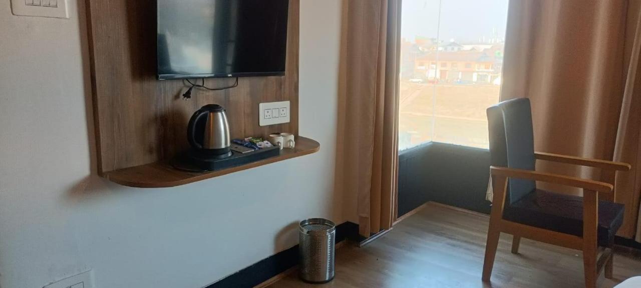 Zoz Jhelum River Hotel Srinagar (Jammu and Kashmir)