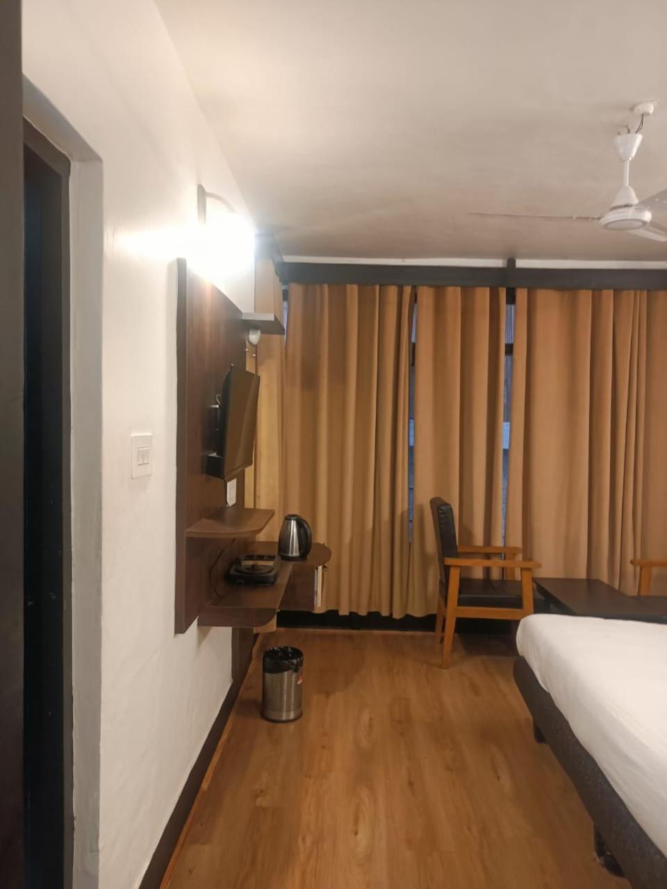 Zoz Jhelum River Hotel 3*