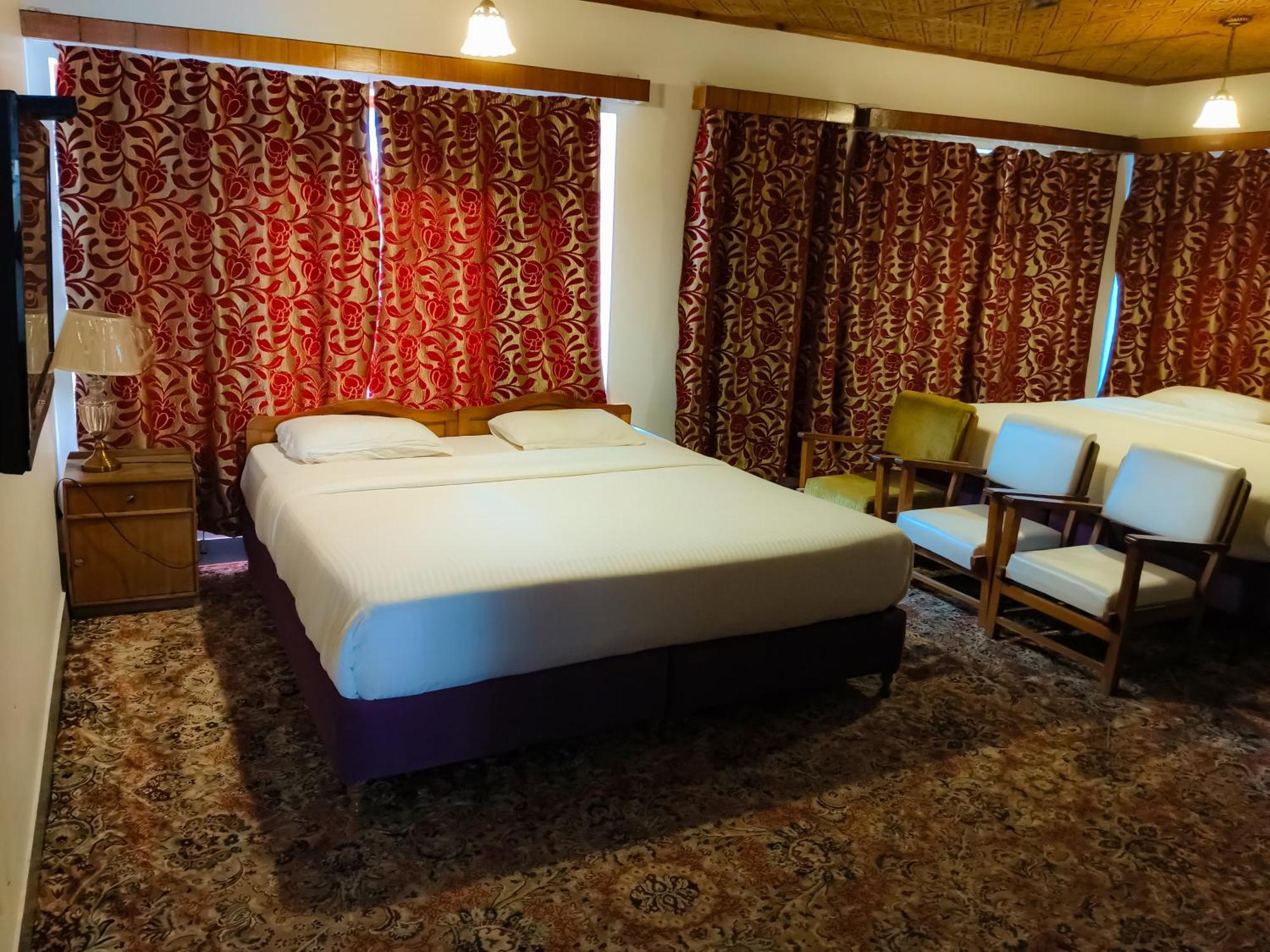 Season Palace Srinagar (Jammu and Kashmir)