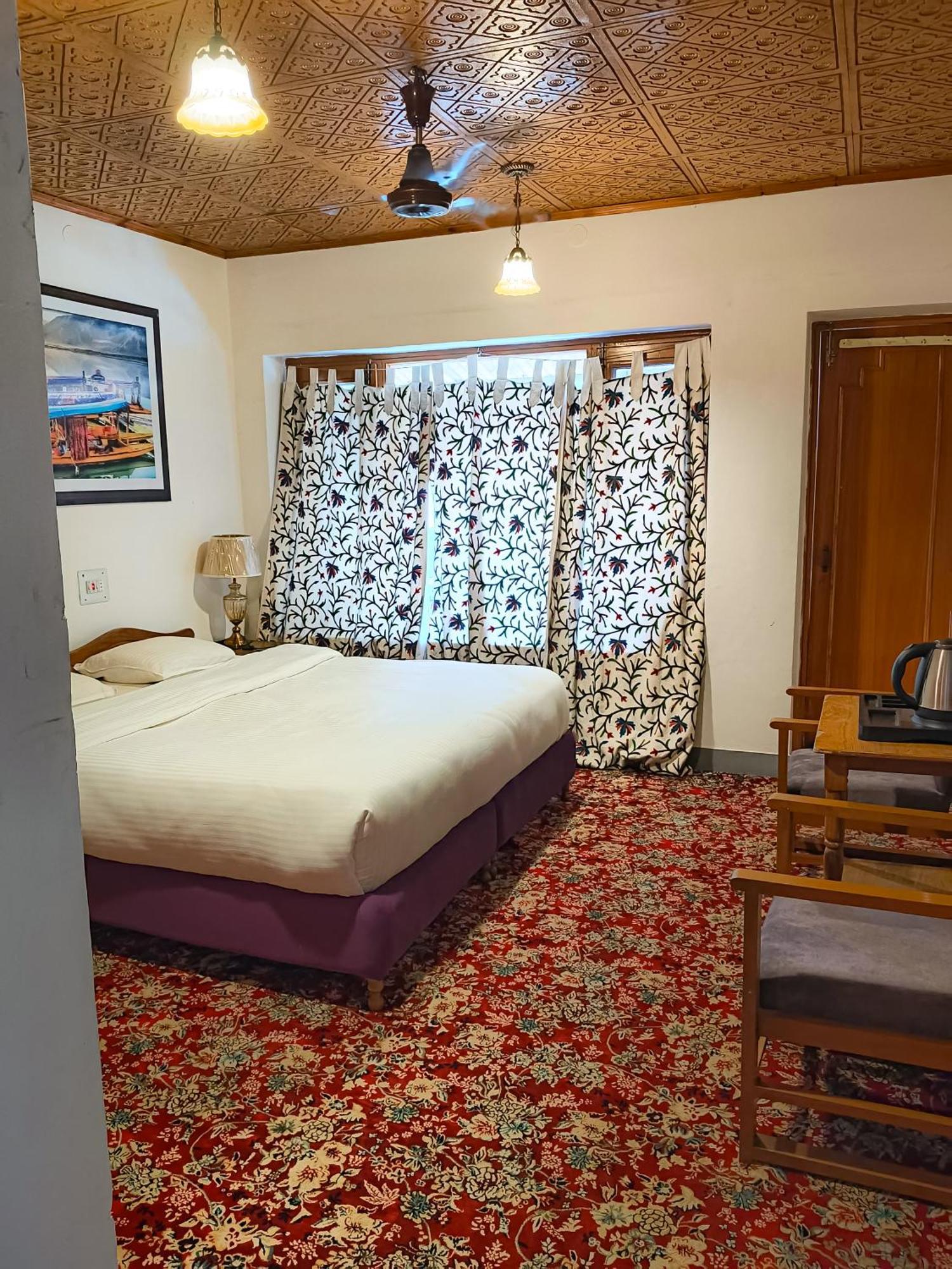 Hotel Season Palace Srinagar (Jammu and Kashmir)