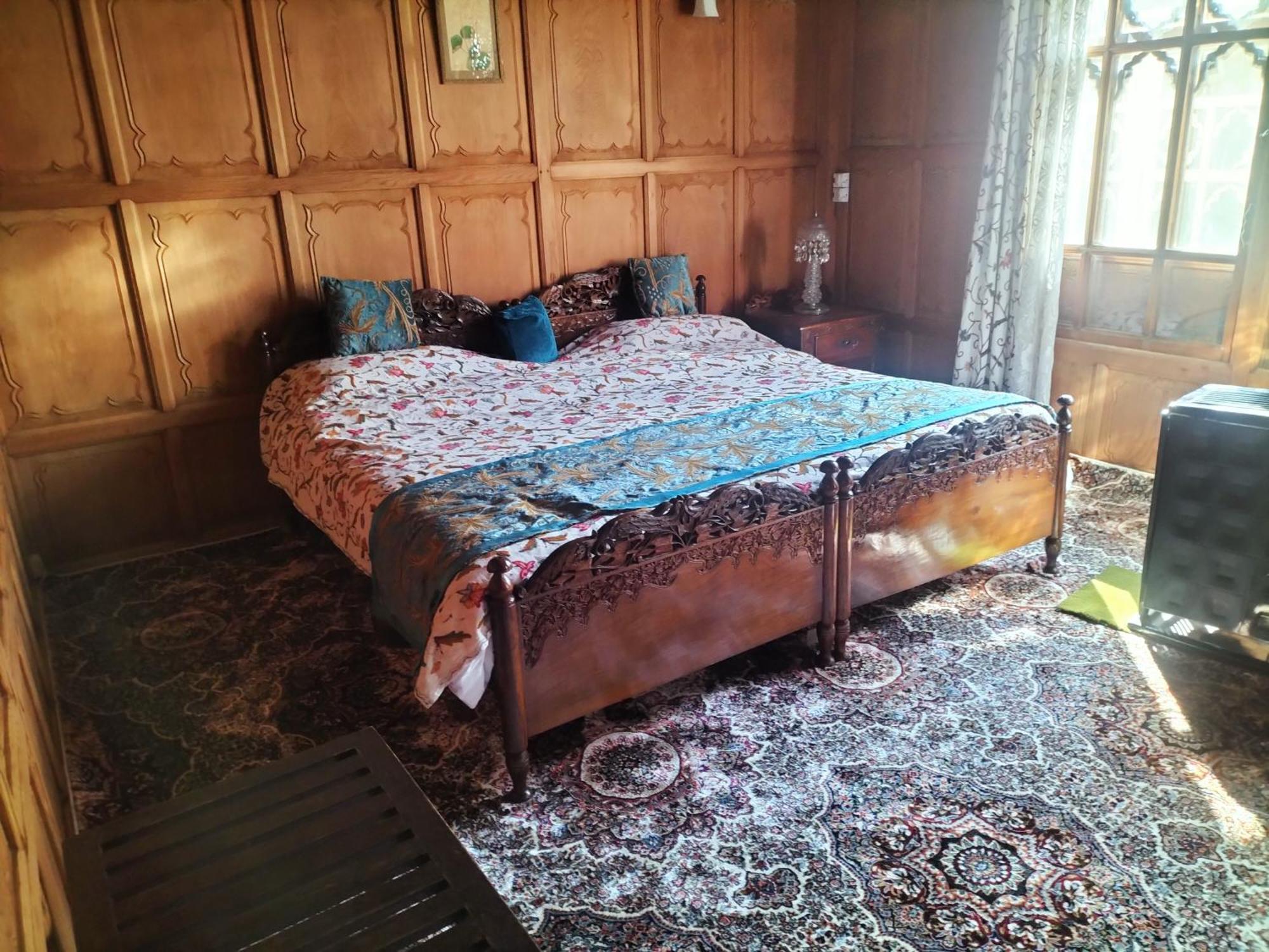 Hotel Houseboat Sea Lord *