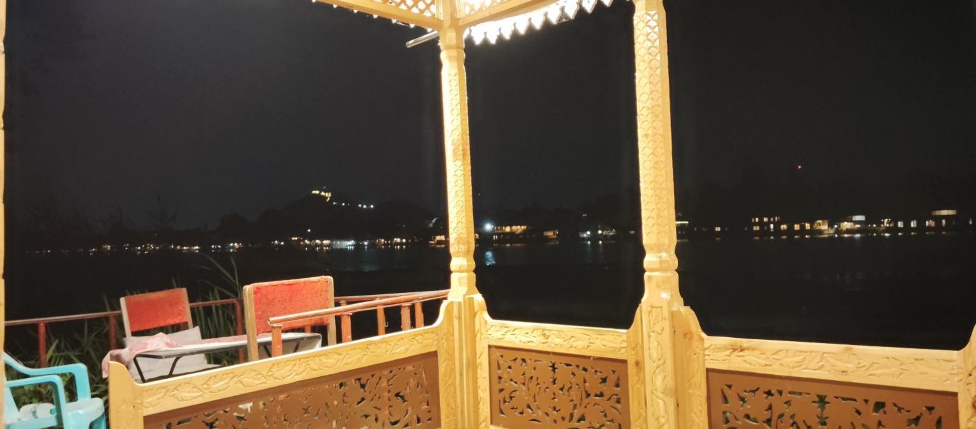 House Boat House Of Common * Srinagar (Jammu and Kashmir)