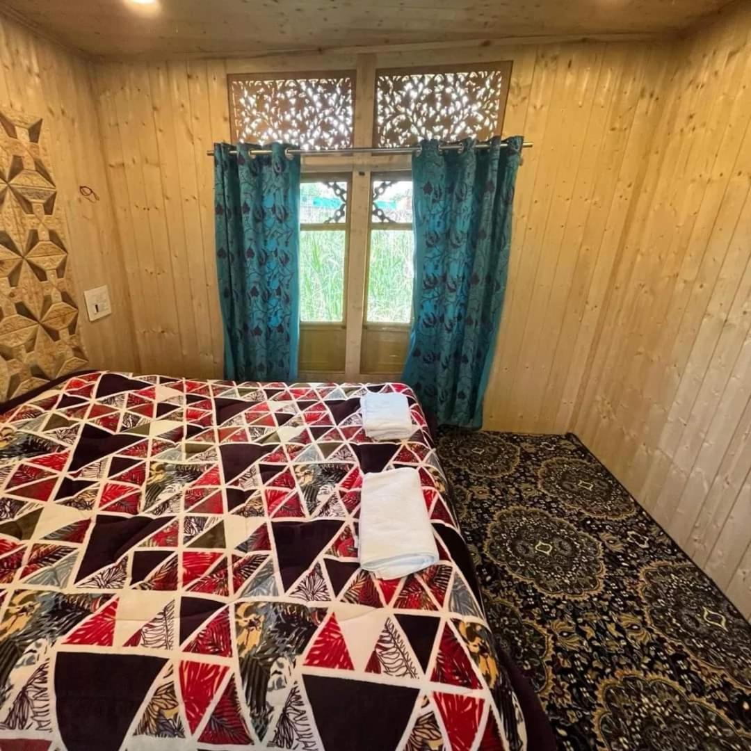 Guest house House Boat House Of Common