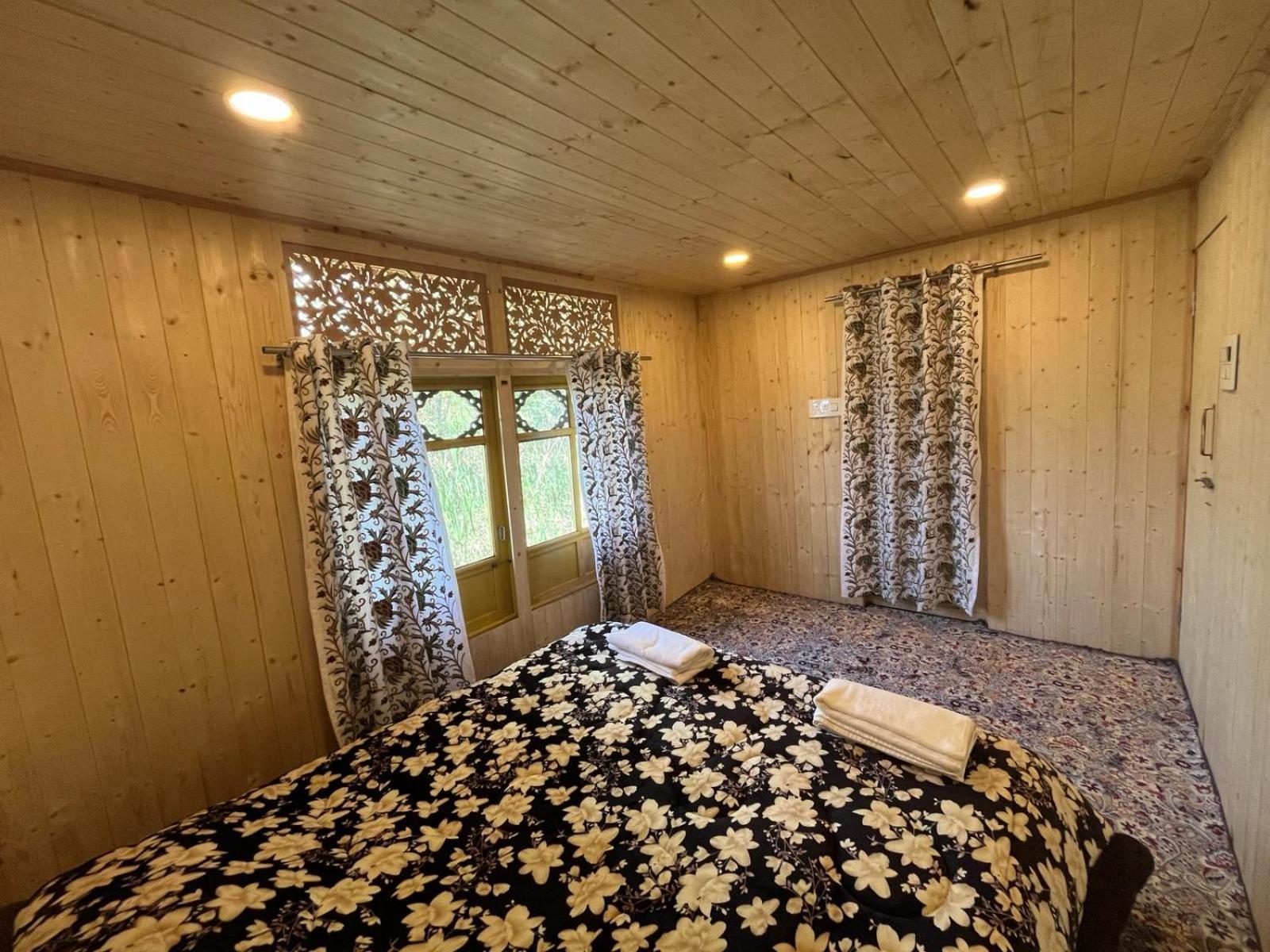 House Boat House Of Common Guest house *