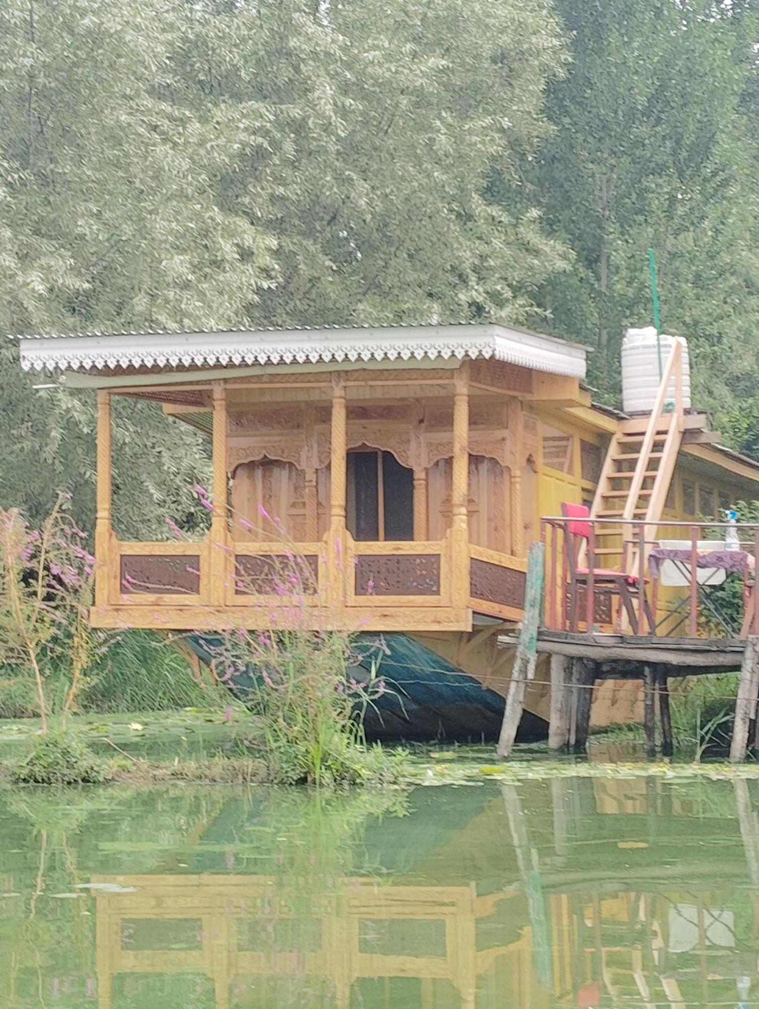 House Boat House Of Common Guest house