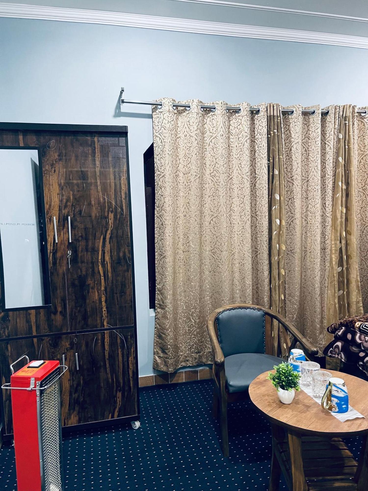 The Aastana Guest house Srinagar (Jammu and Kashmir)