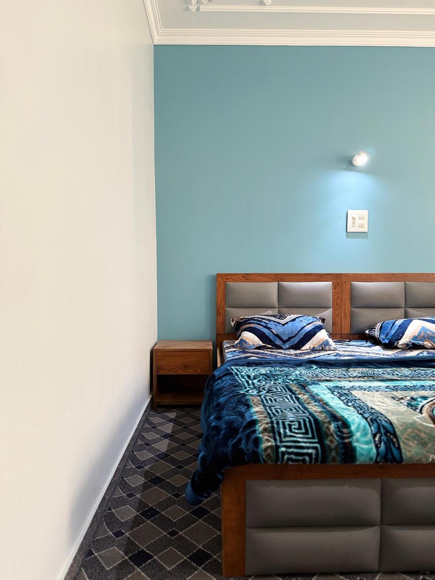 The Aastana Guest house Srinagar (Jammu and Kashmir)