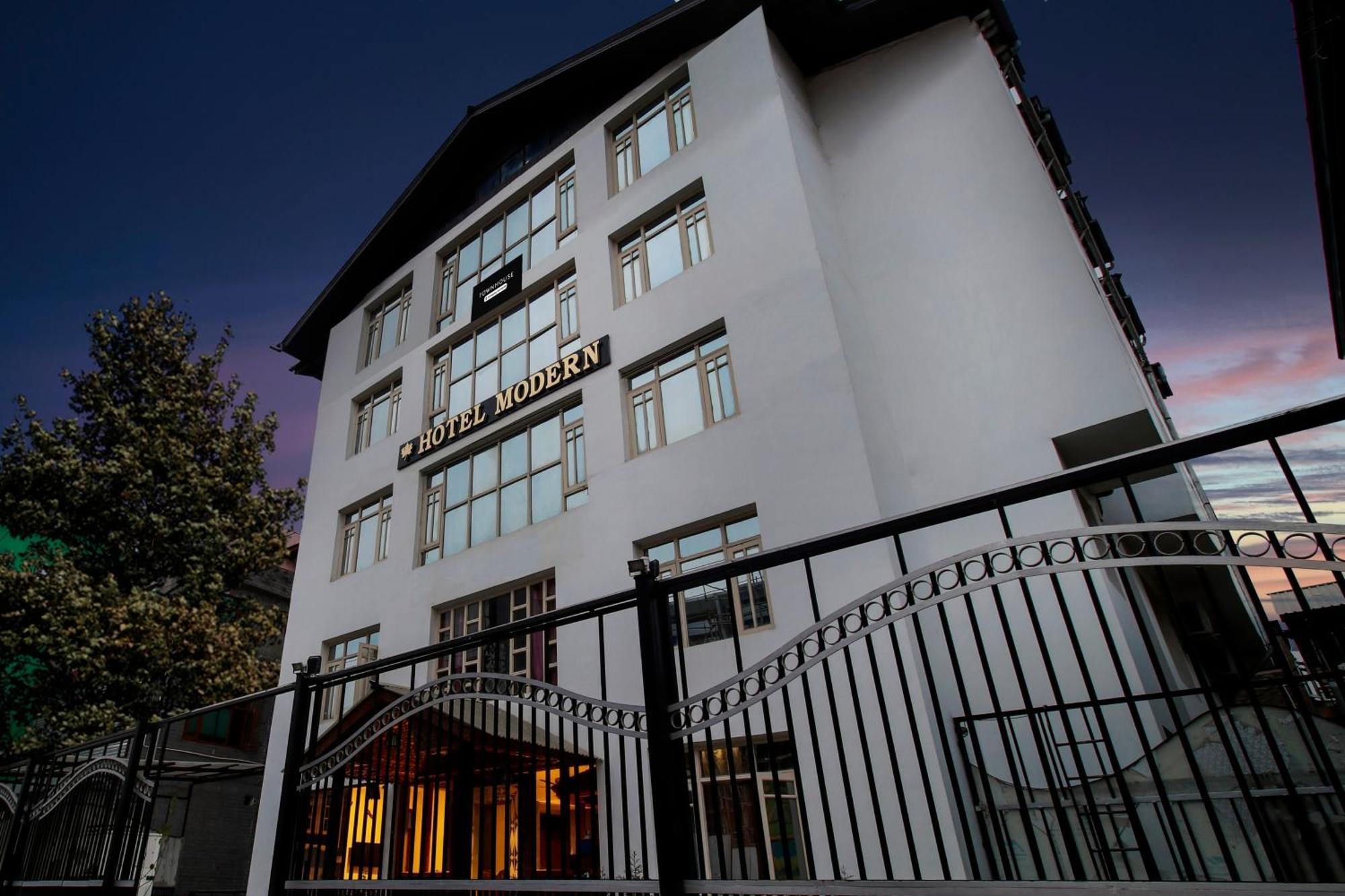 Super Townhouse Rajbagh Formerly Modern Hotel