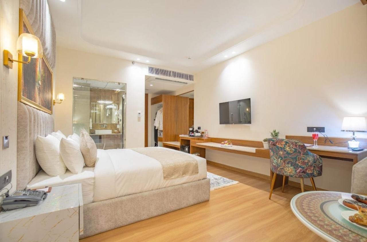 Arison Luxury 4* Srinagar (Jammu and Kashmir)