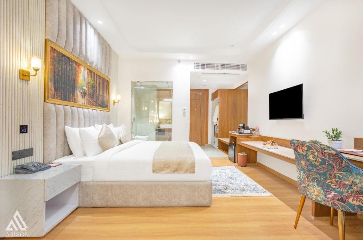 Arison Luxury Hotel 4*