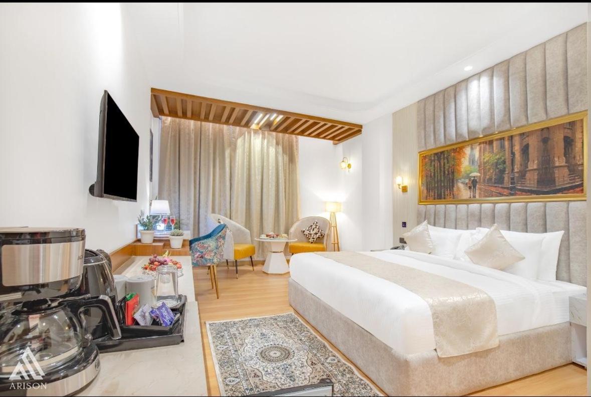 Hotel Arison Luxury Srinagar (Jammu and Kashmir)