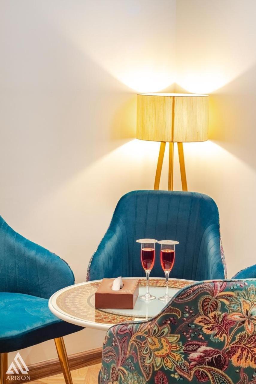 Hotel Arison Luxury Srinagar (Jammu and Kashmir)