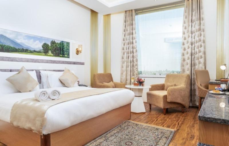Arison Hotel *