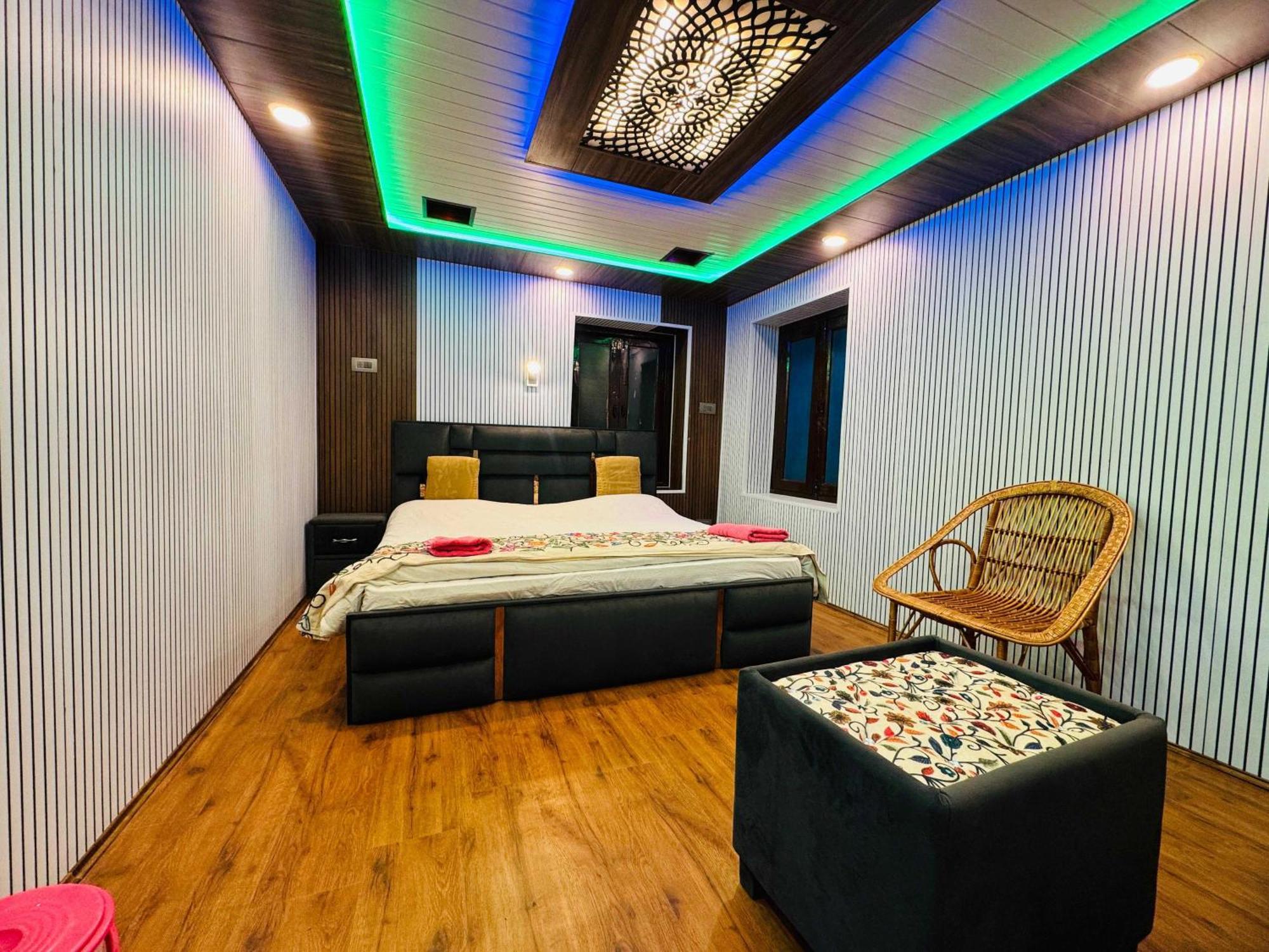 O Pop Foreshore Hotel Srinagar (Jammu and Kashmir)