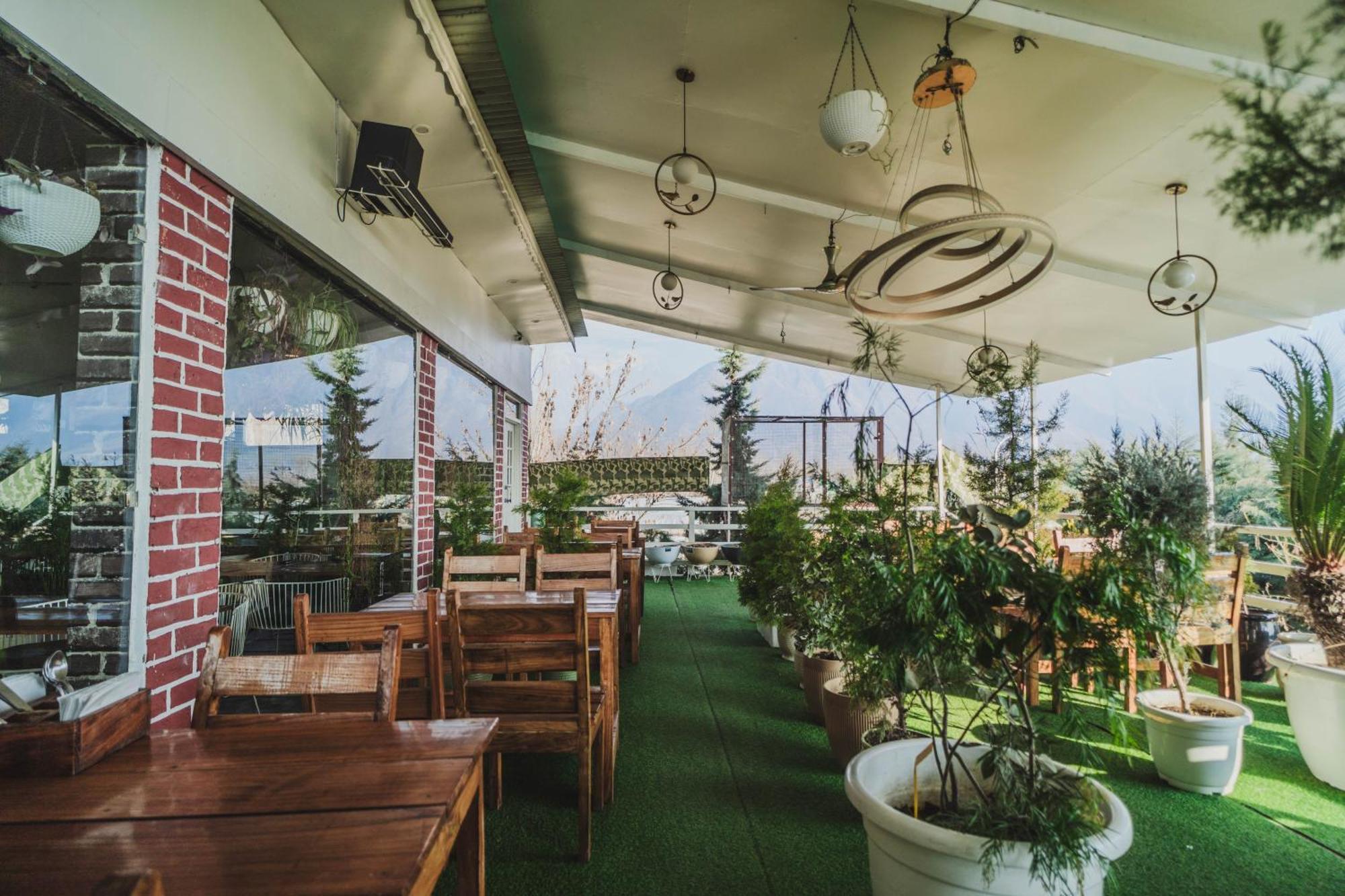 Dojee's The Floral Resort *