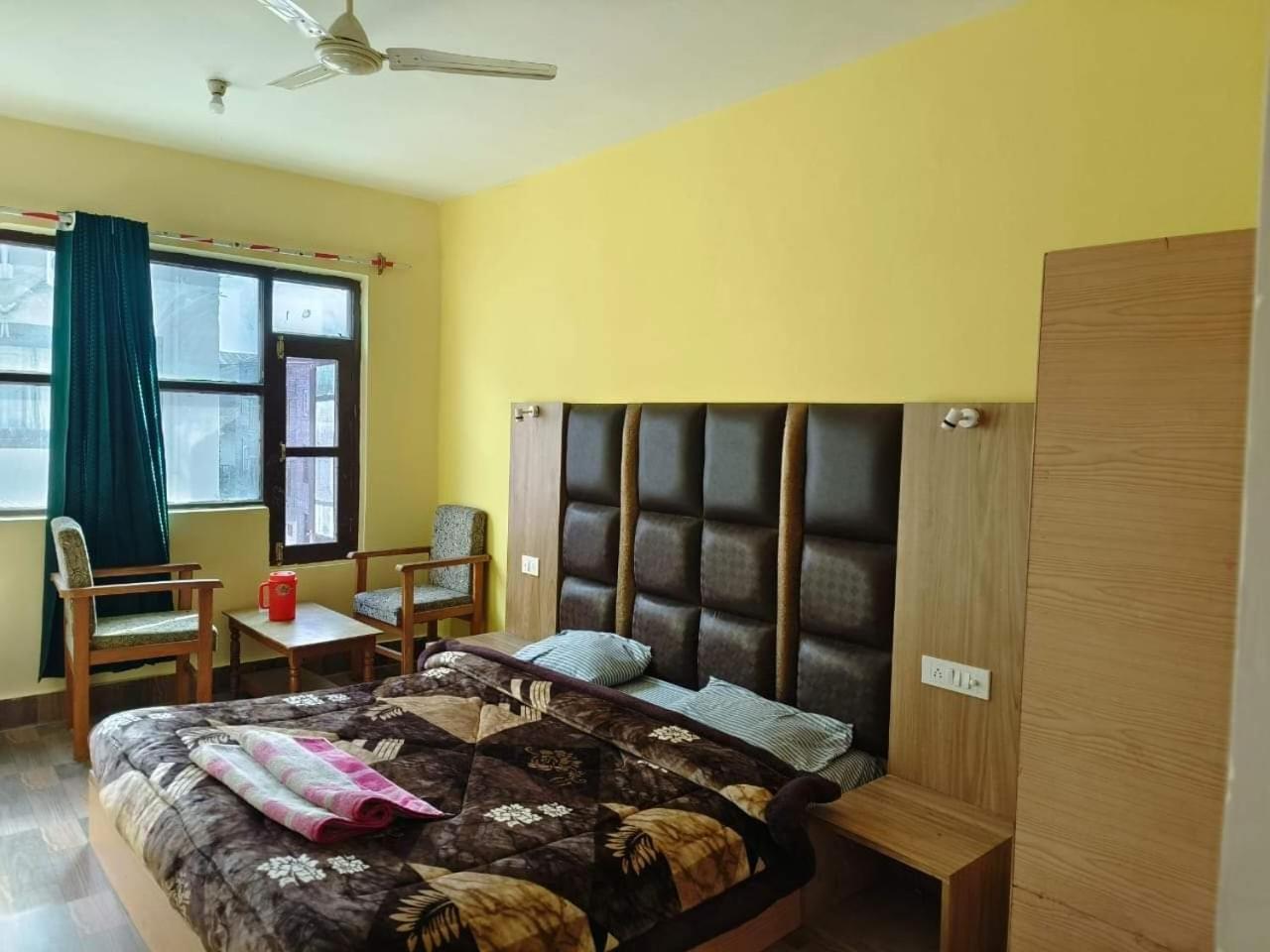 New Mountain View Hotel Srinagar (Jammu and Kashmir)