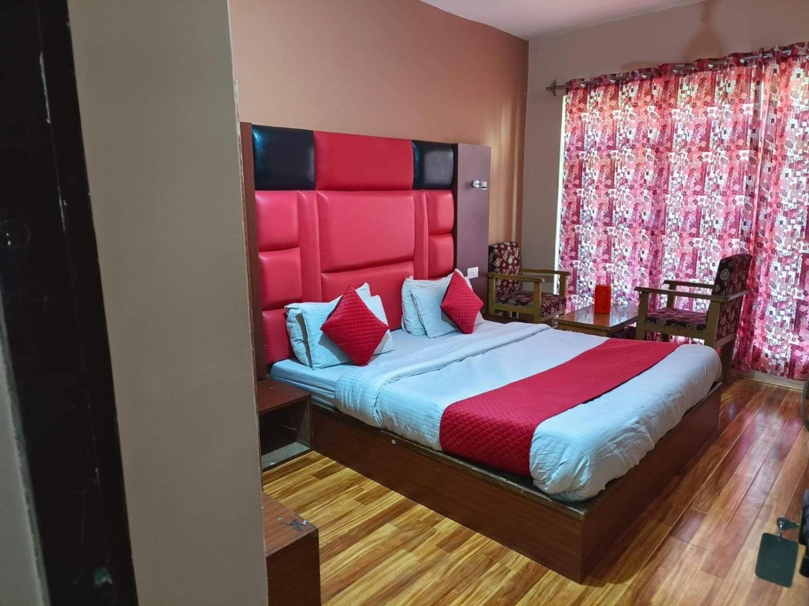 New Mountain View Hotel *