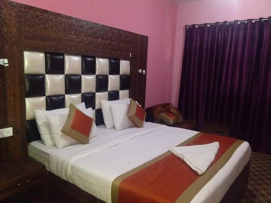 New Mountain View Hotel Srinagar (Jammu and Kashmir)