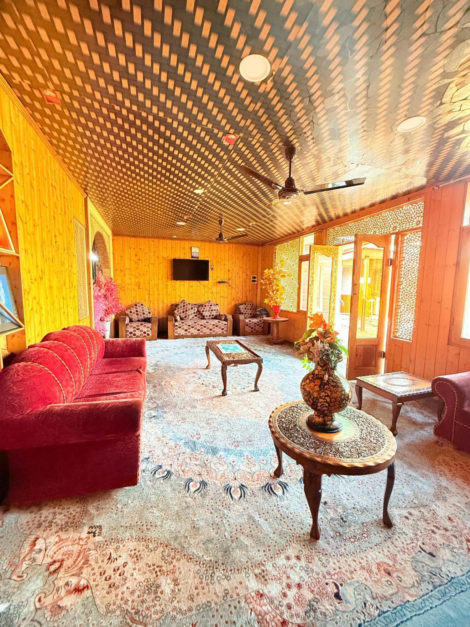 Happy Dal Bed & Breakfast *