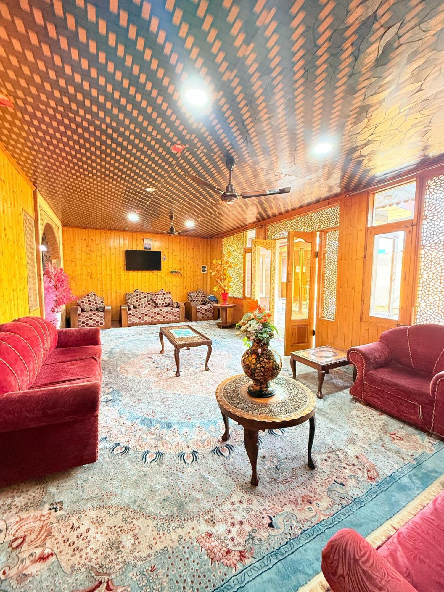 Bed & Breakfast Happy Dal Srinagar (Jammu and Kashmir)