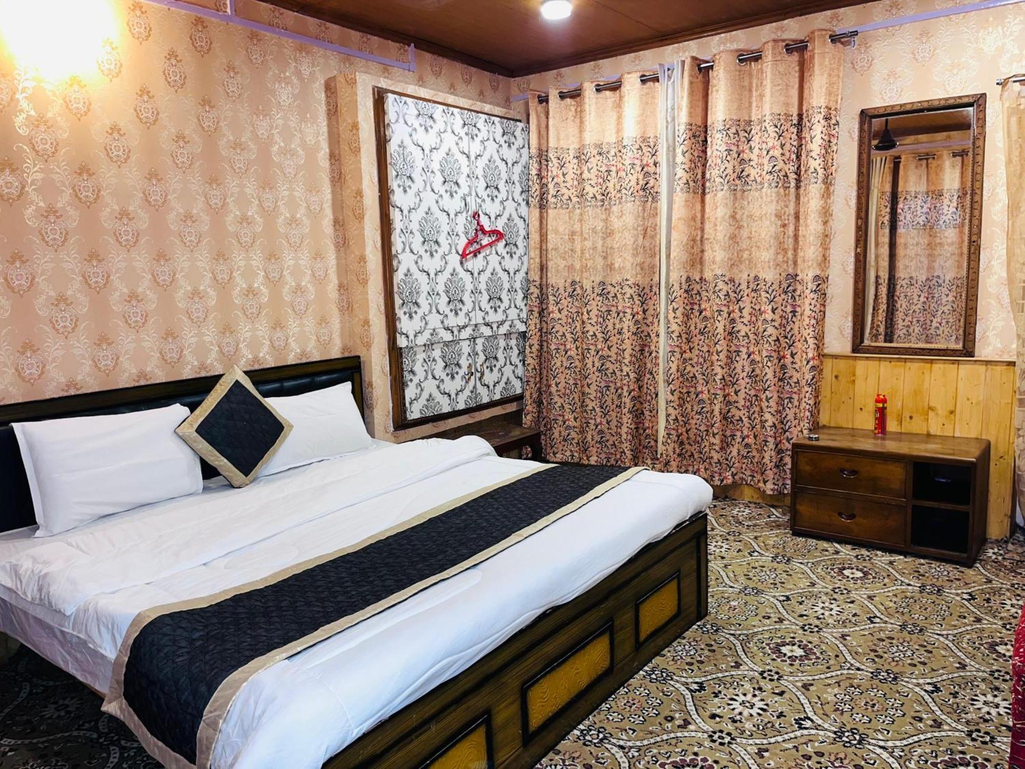 Bed & Breakfast Happy Dal Srinagar (Jammu and Kashmir)