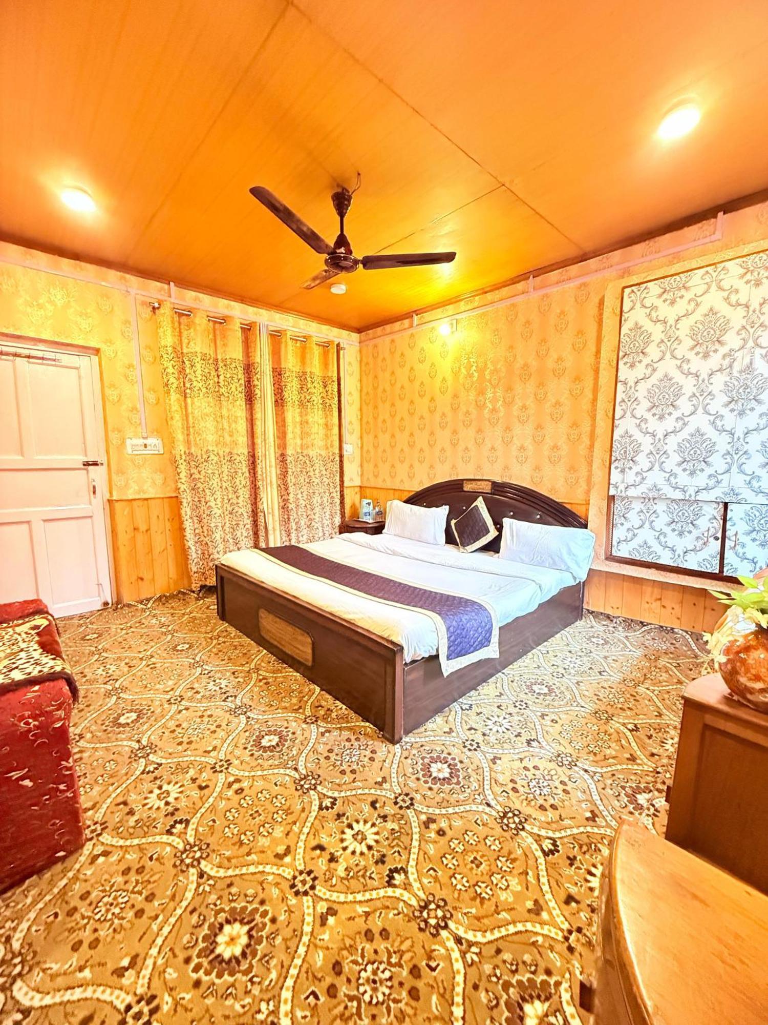 Happy Dal Bed & Breakfast Srinagar (Jammu and Kashmir)