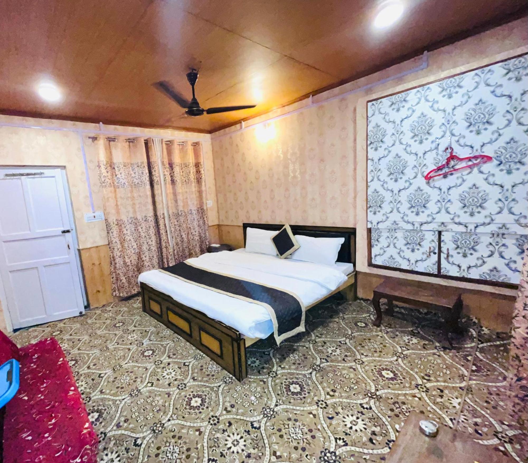 Bed & Breakfast Happy Dal Srinagar (Jammu and Kashmir)