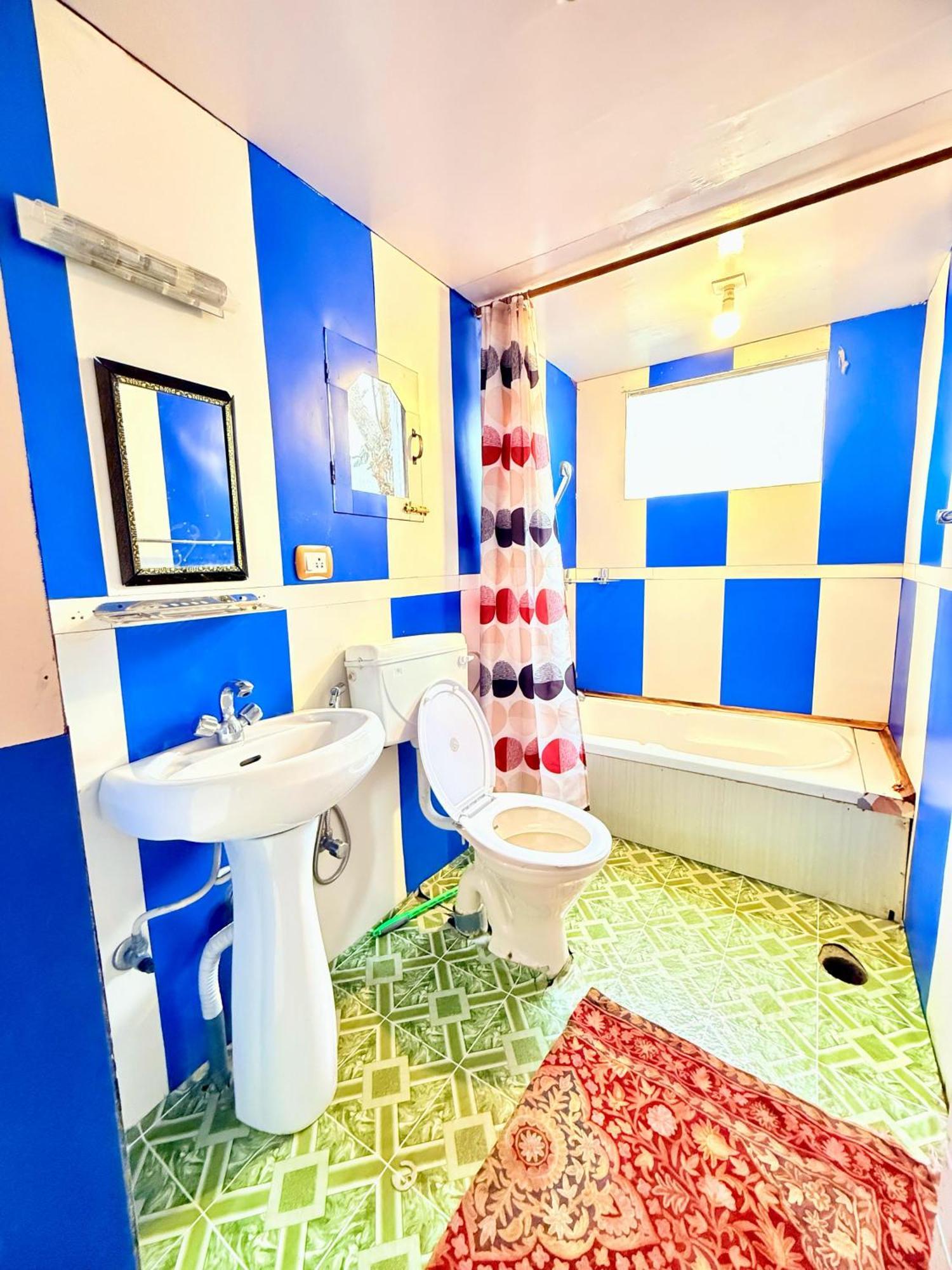 Bed & Breakfast Happy Dal Srinagar (Jammu and Kashmir)