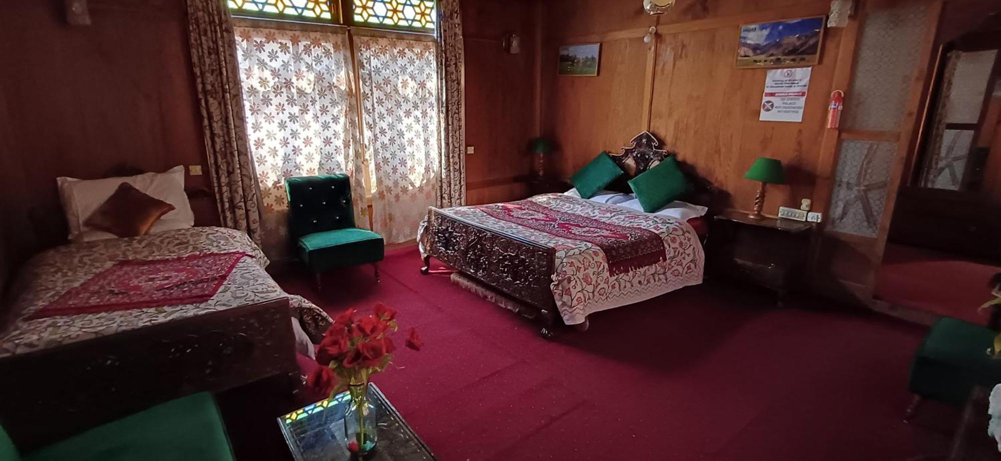 Hotel Houseboat Sheikh Palace 4*