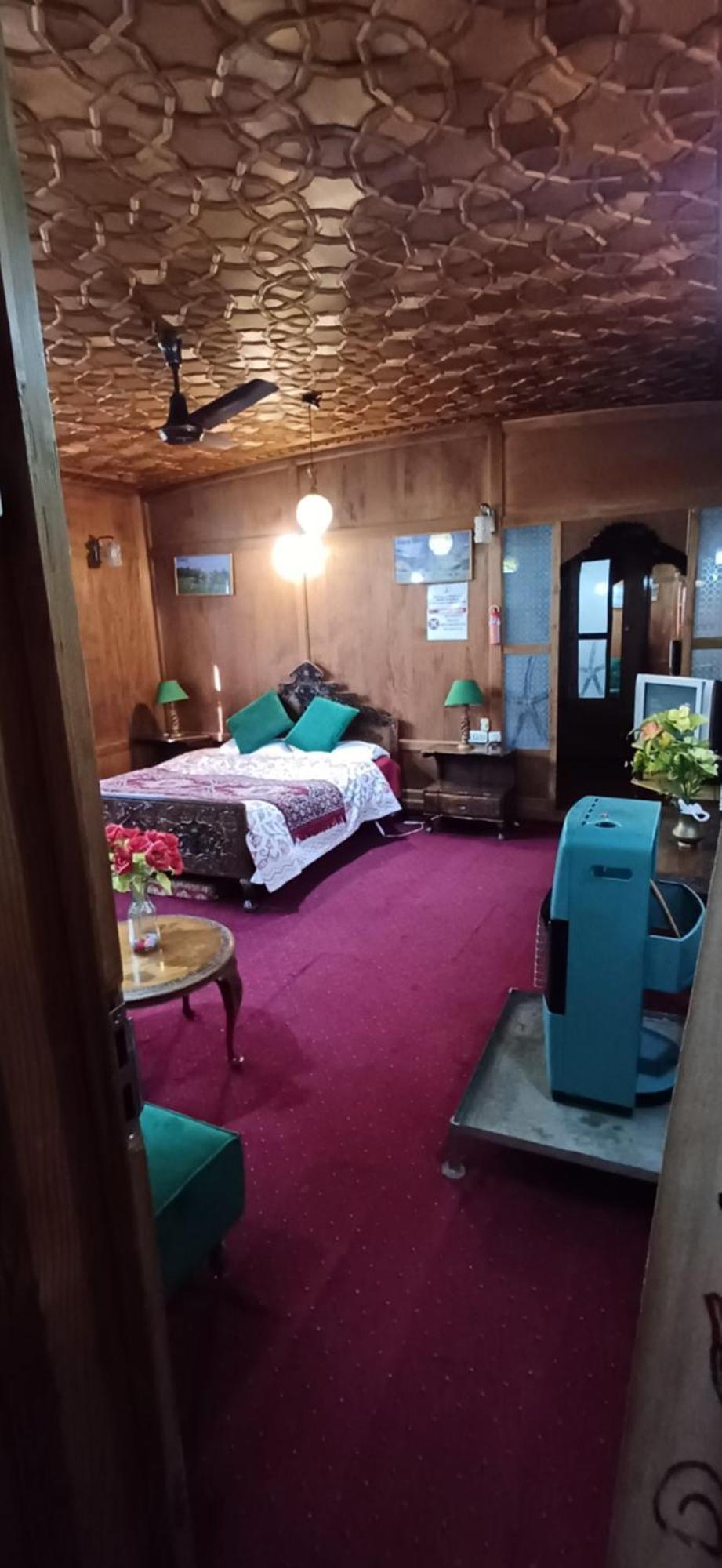 Houseboat Sheikh Palace Hotel