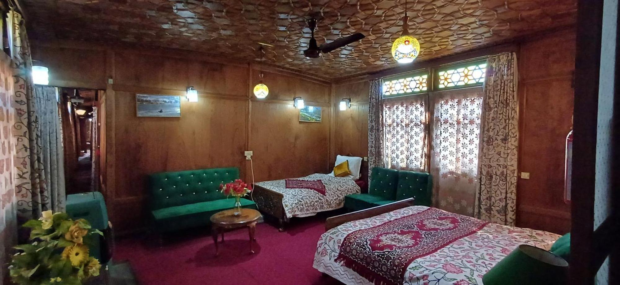 Houseboat Sheikh Palace Hotel Srinagar (Jammu and Kashmir)