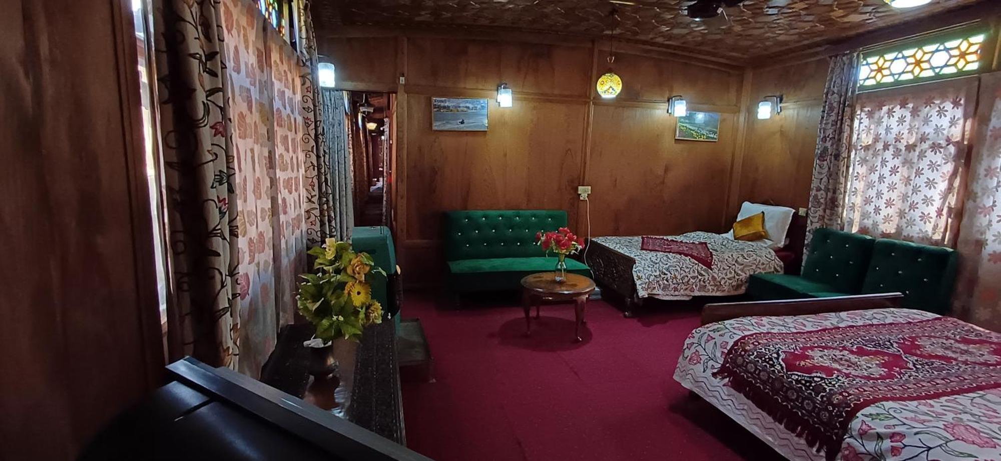 Houseboat Sheikh Palace Srinagar (Jammu and Kashmir)