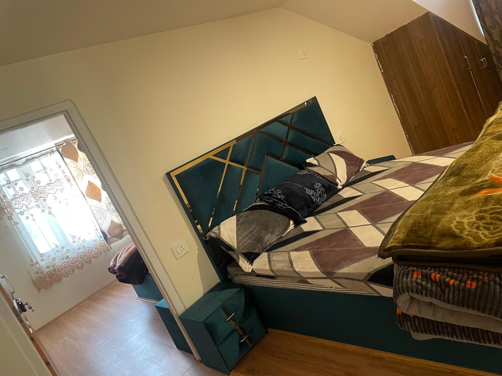 Golden Retreat Guest house Srinagar (Jammu and Kashmir)
