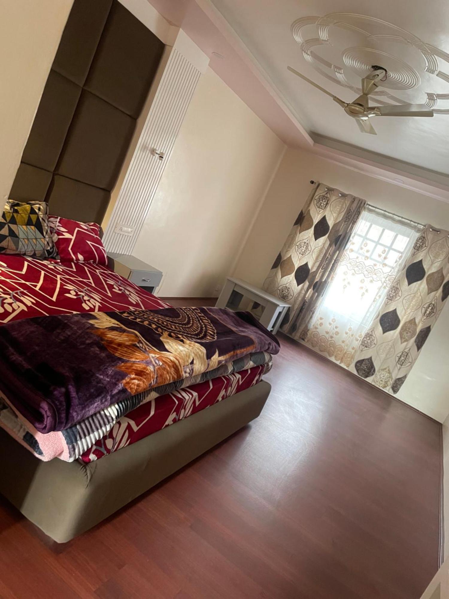 Apartment Golden Retreat Srinagar (Jammu and Kashmir)