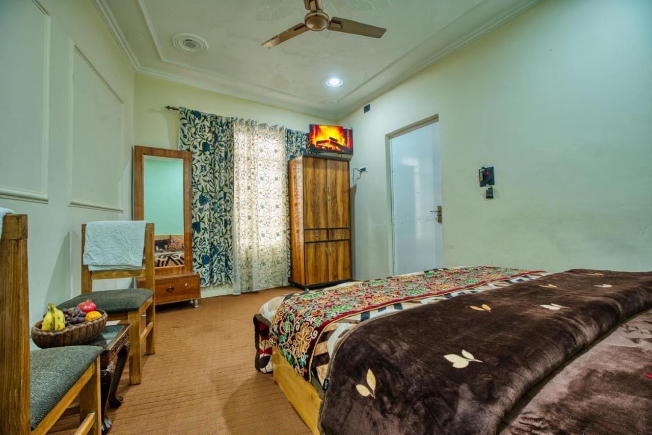 Anjeer Villa Srinagar (Jammu and Kashmir)