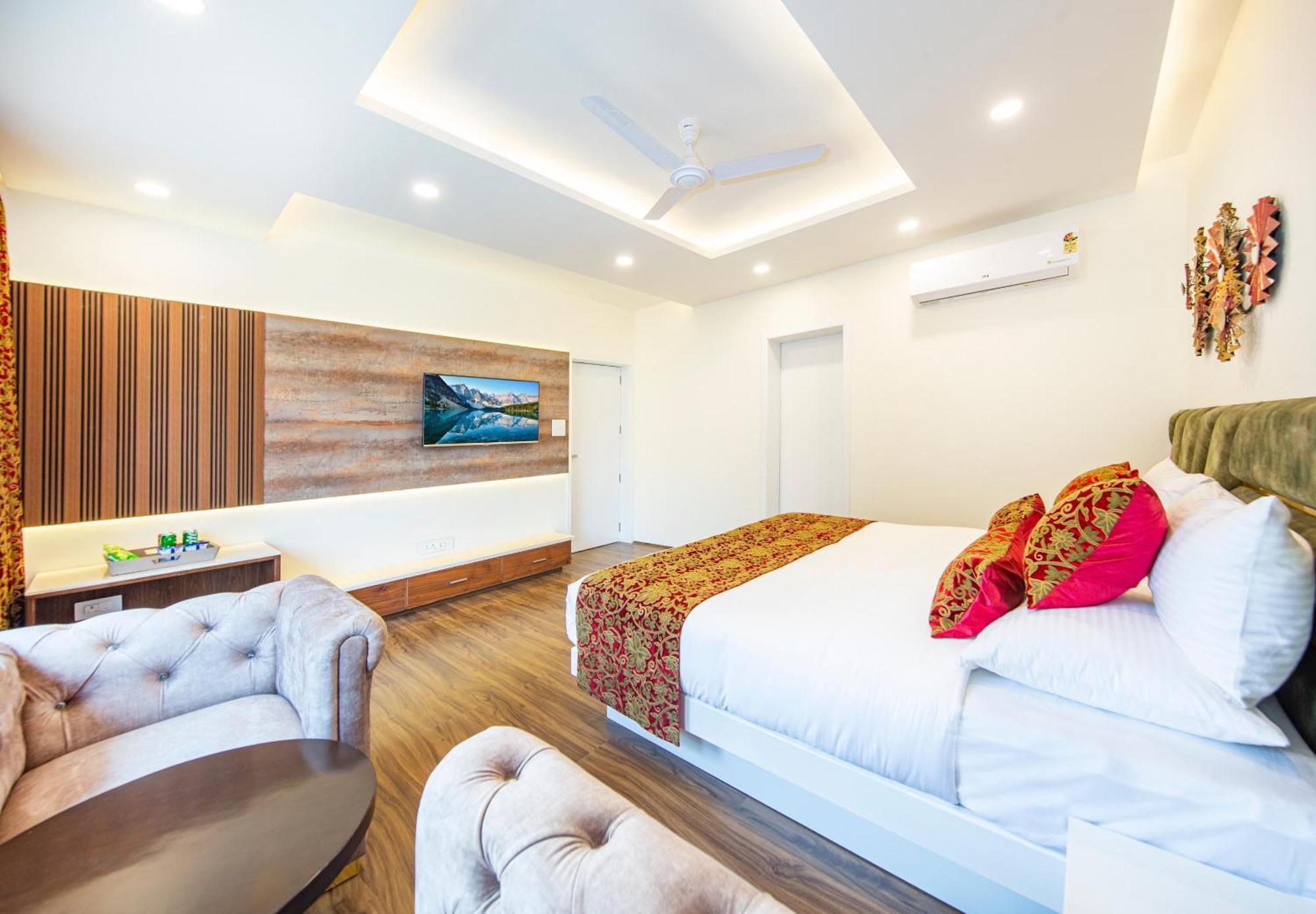 Hotel Elegance In Nigeen Srinagar (Jammu and Kashmir)