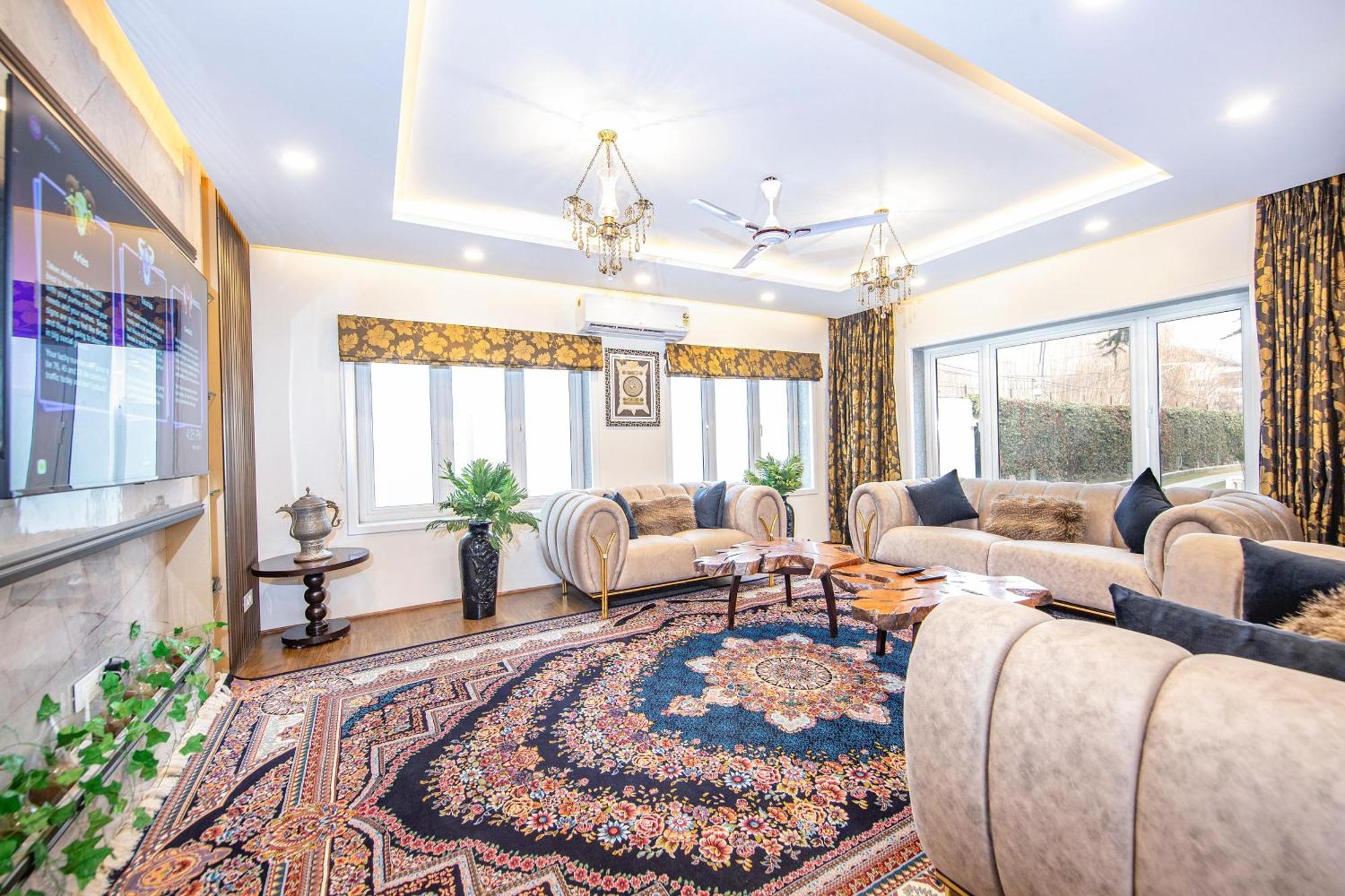 Hotel Elegance In Nigeen 4*