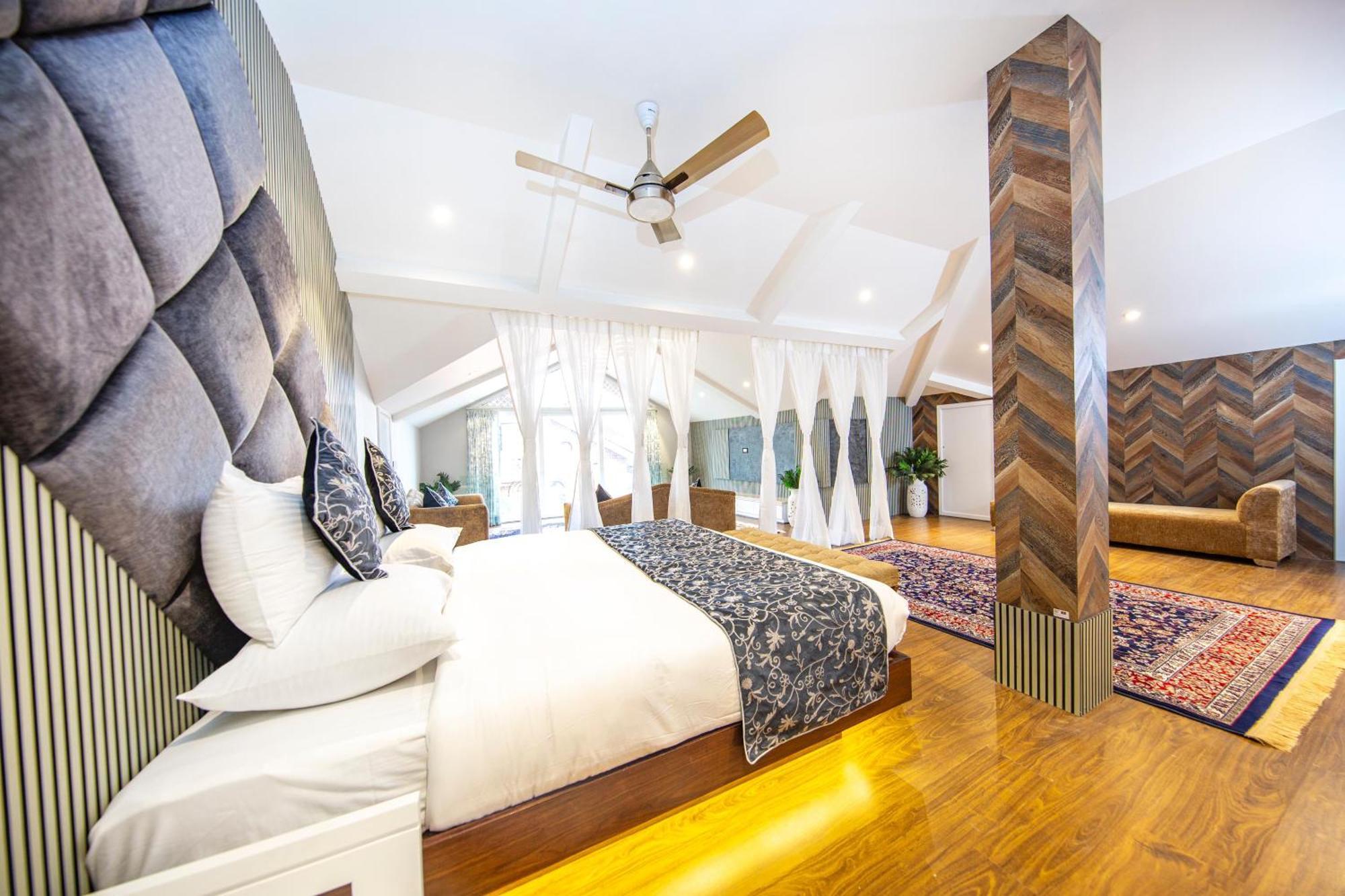 Elegance In Nigeen 4*