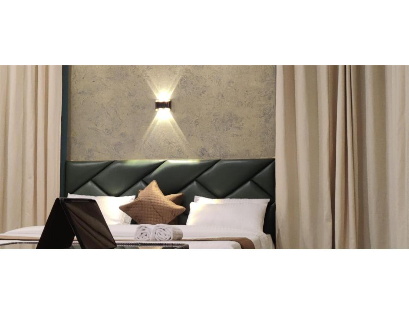 Aerohome Stay, * Srinagar (Jammu and Kashmir)
