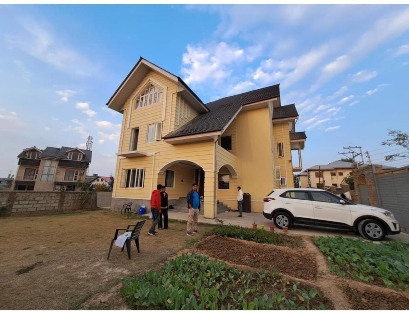 Aerohome Stay, Srinagar (Jammu and Kashmir)