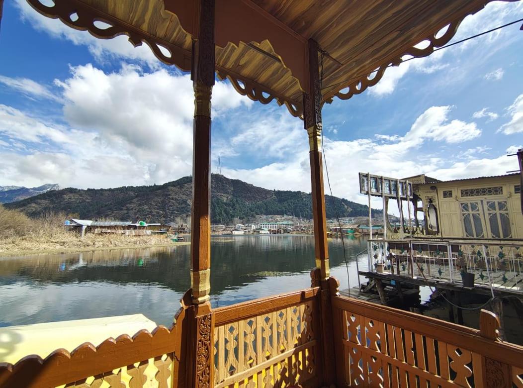Houseboat New Jahangir And Morning Car Hotel