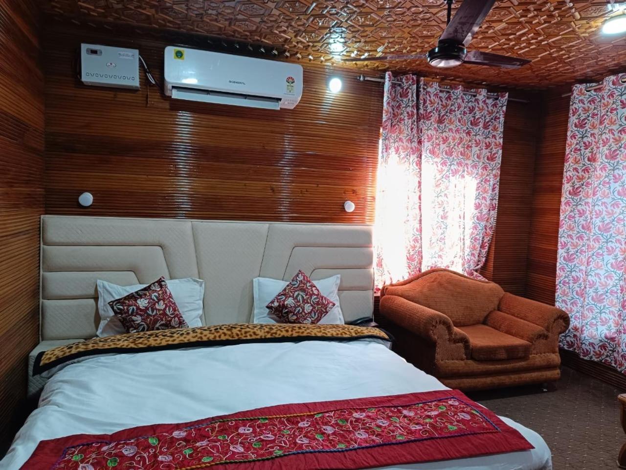 Snowy Bliss Hotel Srinagar (Jammu and Kashmir)