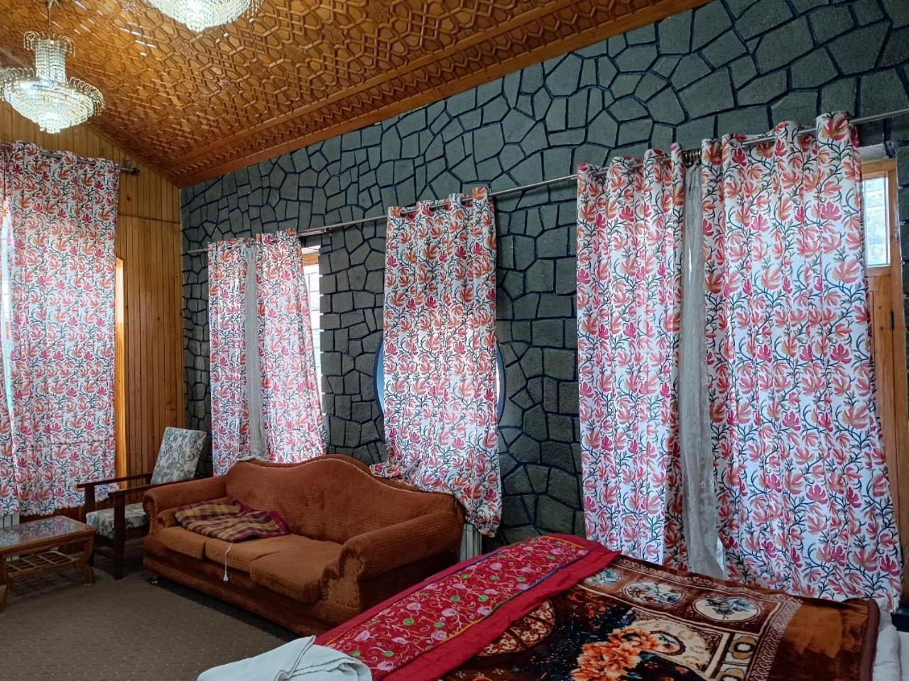 Snowy Bliss Hotel Srinagar (Jammu and Kashmir)