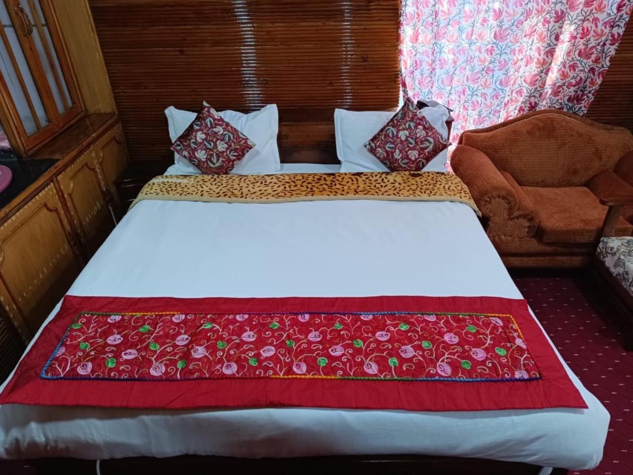 Snowy Bliss Hotel