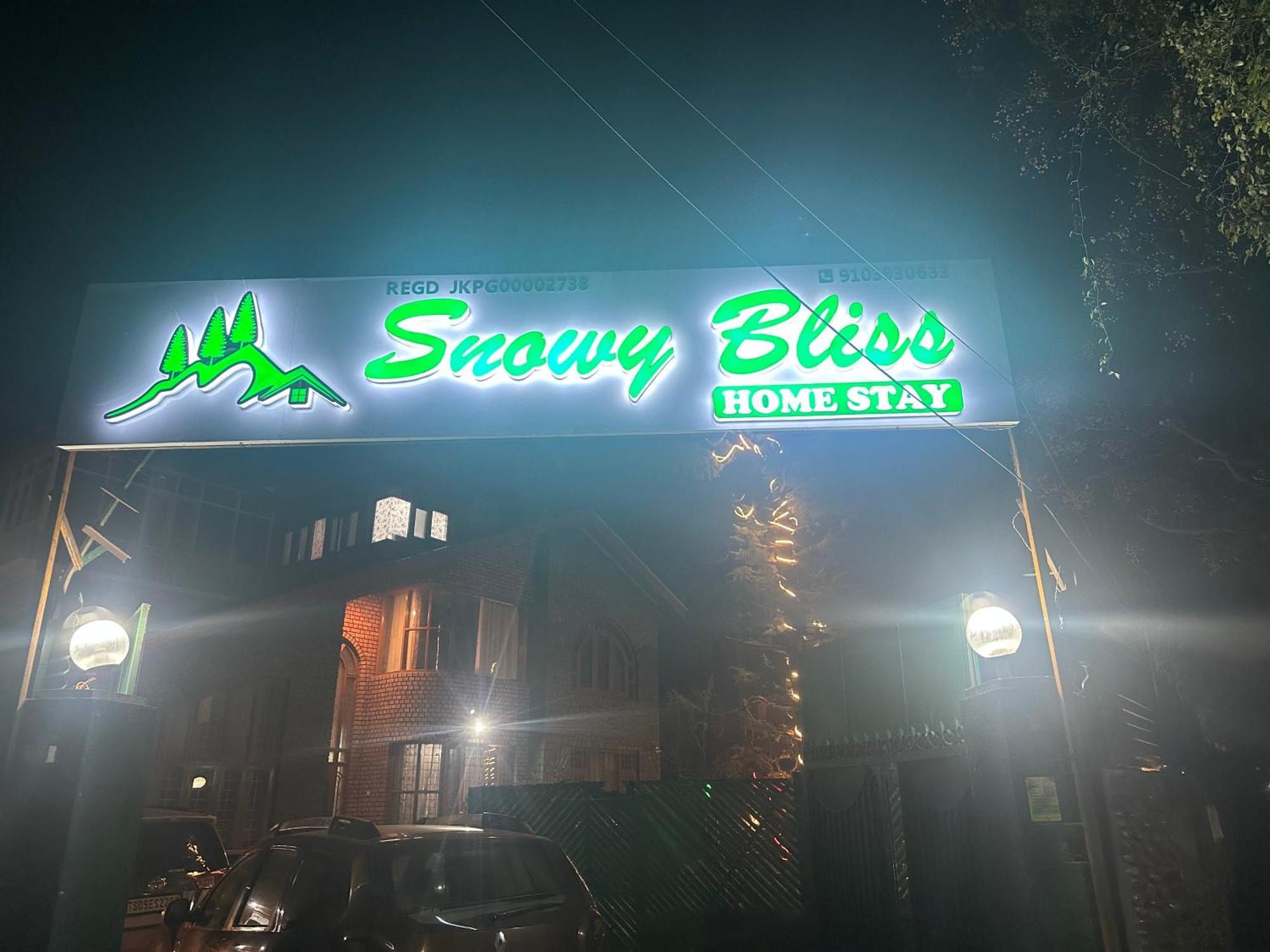 Hotel Snowy Bliss Srinagar (Jammu and Kashmir)