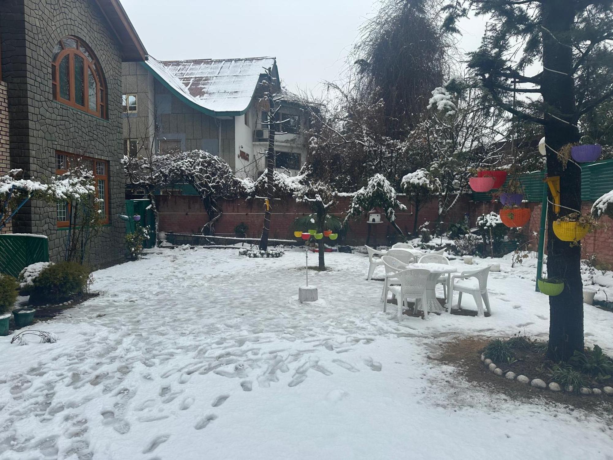 Hotel Snowy Bliss Srinagar (Jammu and Kashmir)