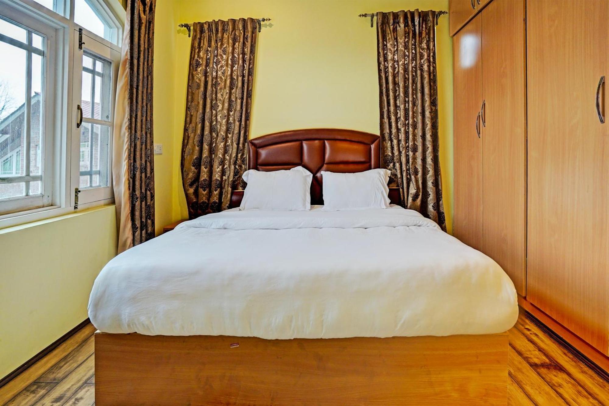 Hotel O Lit Srinagar (Jammu and Kashmir)