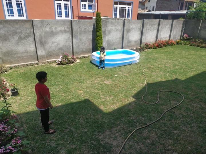 Visiting Villa Srinagar (Jammu and Kashmir)