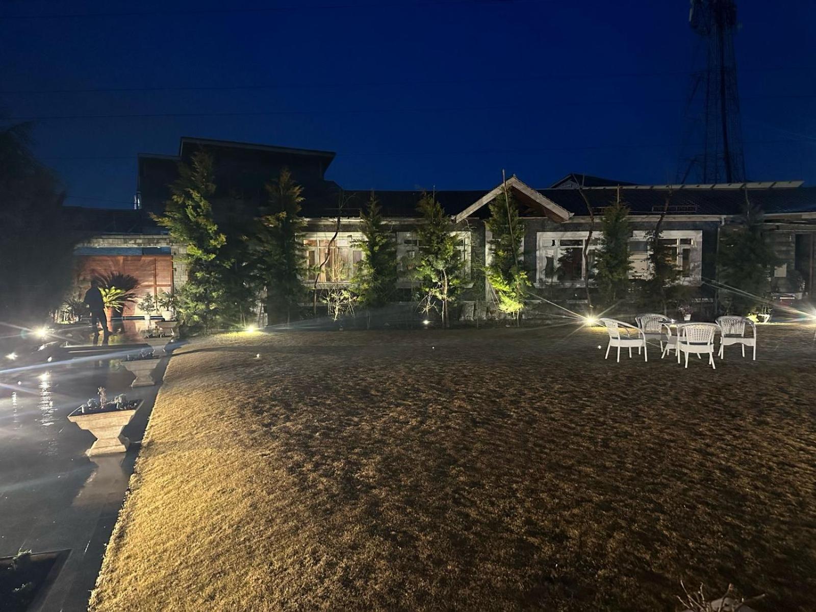 Kashmir Edition Villa Srinagar (Jammu and Kashmir)